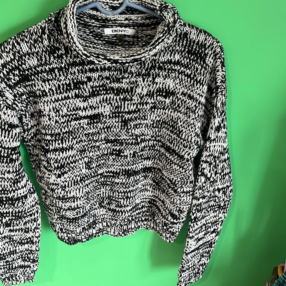 DKYNC sweater size medium